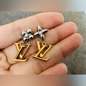 LV Iconic flower earrings